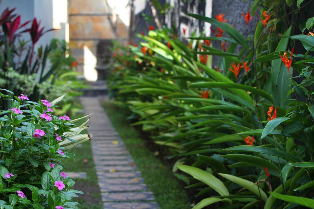 Lotus Tirta Seminyak Hotel Buitenkant foto